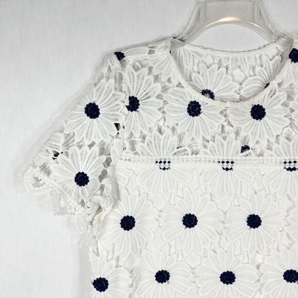 Rafaella Medium Top Lace Floral Textured Short Sleeve White Blue Daisies NWT 126 - Picture 3 of 11